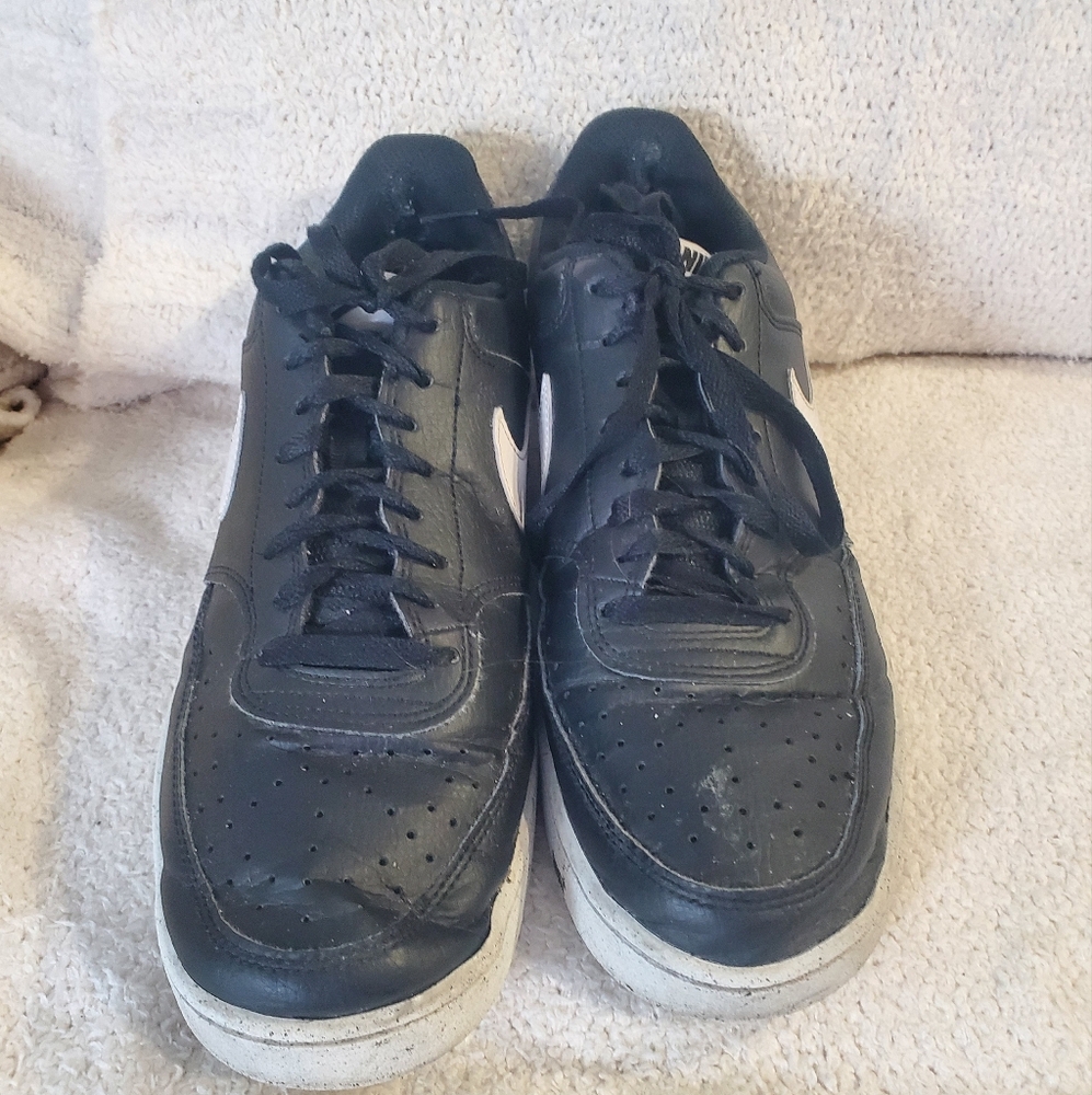 Men's Nike Black & White Leathwr Low-Top Sneakers 10M